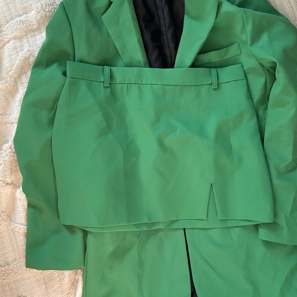 Custom Green Suit Set - - Picture 3 of 5